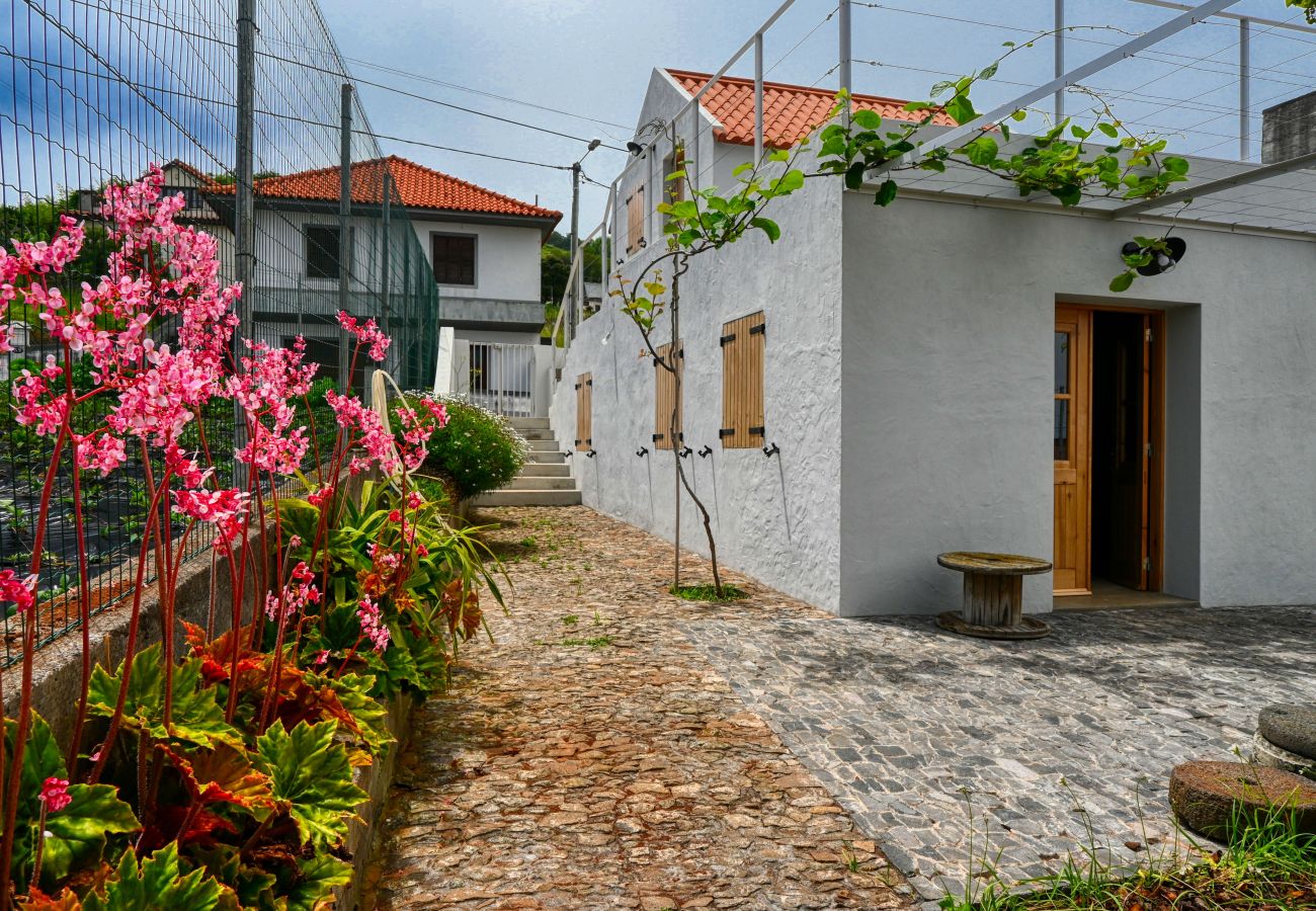 Casa rural en São Jorge - O Lagar do Avô, a Home in Madeira