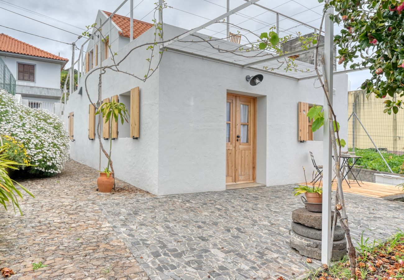 Casa rural en São Jorge - O Lagar do Avo, a Home in Madeira