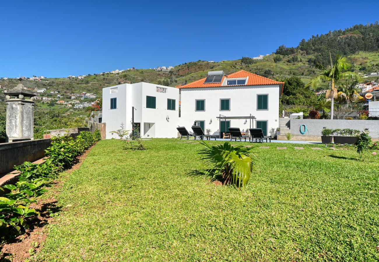 Villa en Arco da Calheta - Casa das Rosas, a Home in Madeira