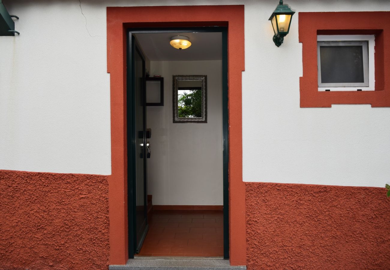 Gîte Rural à Arco da Calheta - Loureiros Cottage, a Home in Madeira