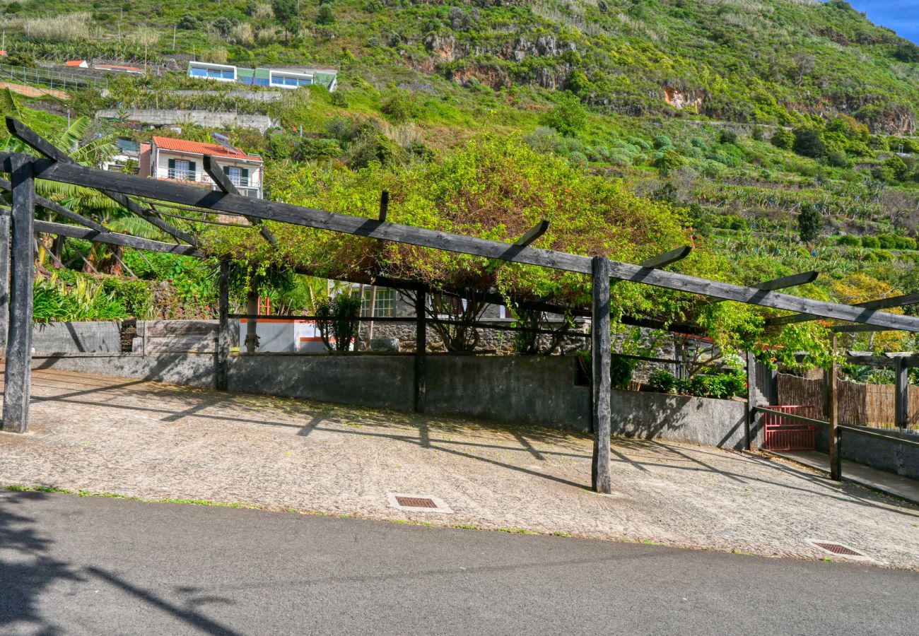 Maison à Arco da Calheta - Casa do Pombal, a Home in Madeira