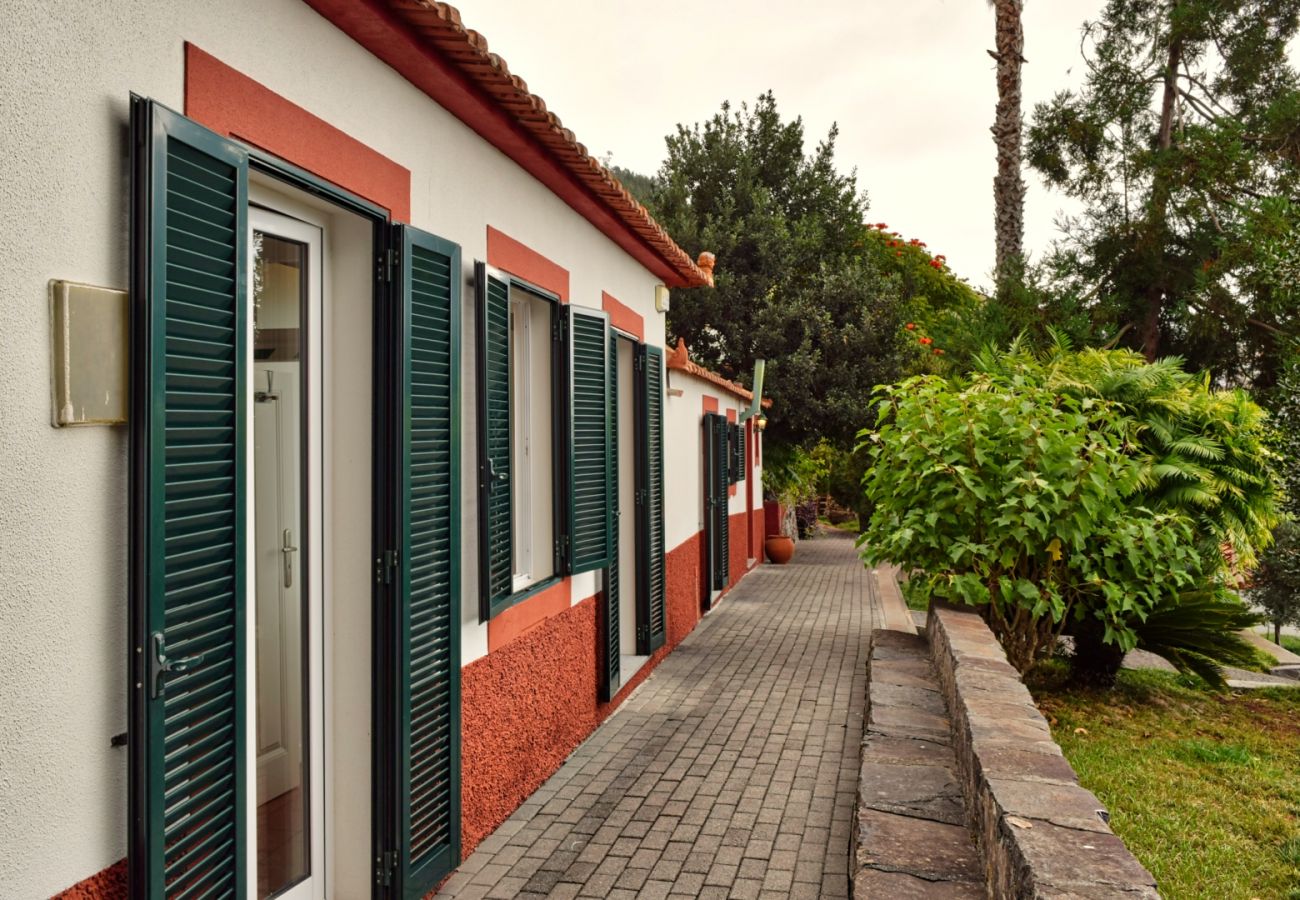 Casa rural em Arco da Calheta - Loureiros Cottage, a Home in Madeira