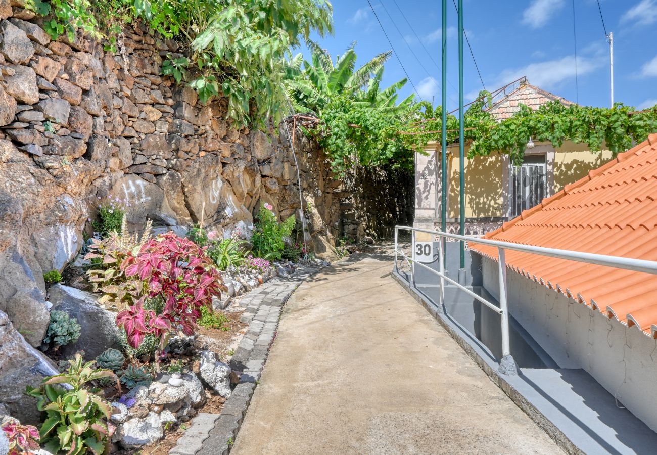 Cottage in Calheta - Casa Sienna, a Home in Madeira